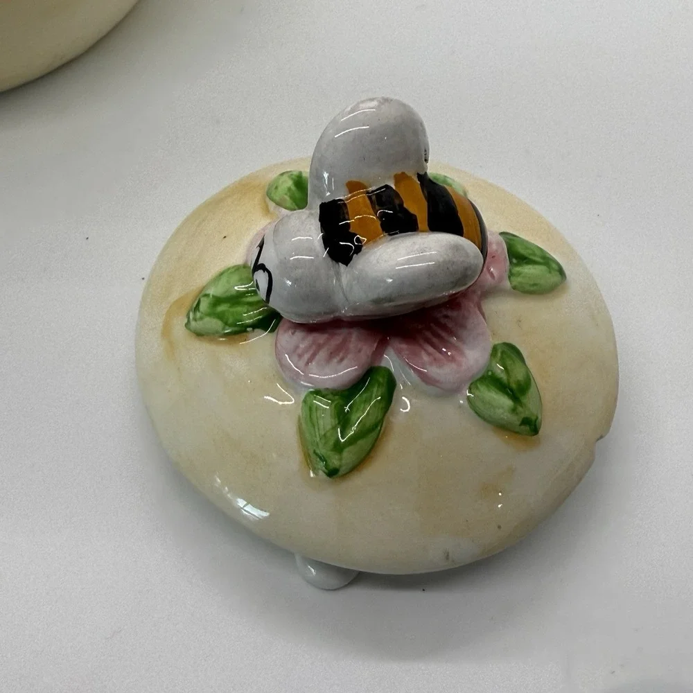 VTG JSNY 1975 Bear Honey Teapot Bee Lid Hand Painted‎ Ceramic Part of Collection